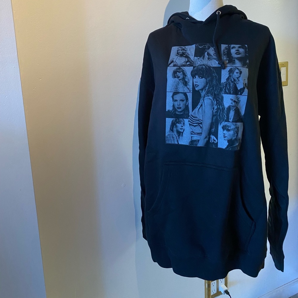 Taylor Swift NIB | The Official Eras Tour US Dates Black Hoodie | Size l…